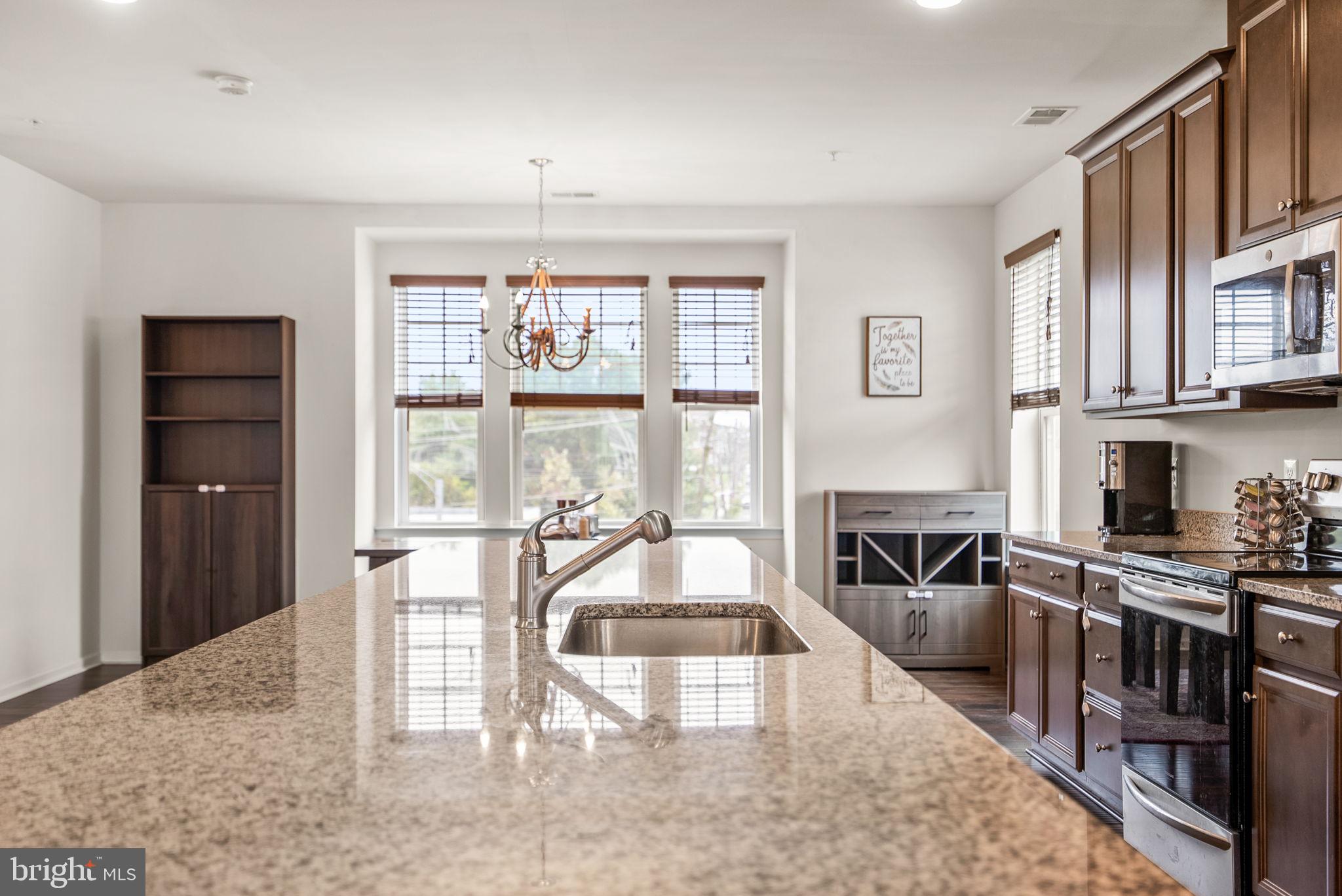 METRO POINTE - Residential