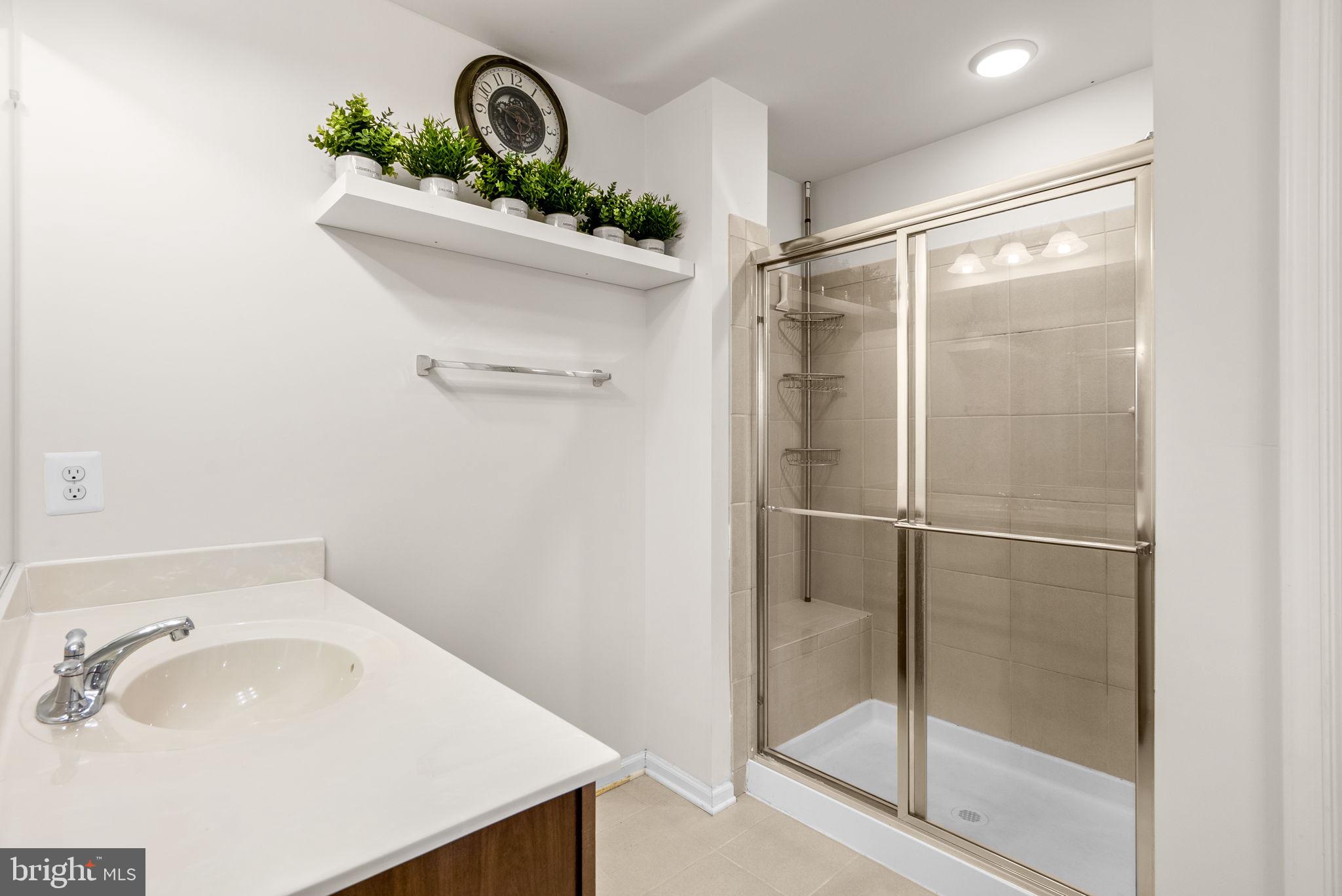 METRO POINTE - Residential