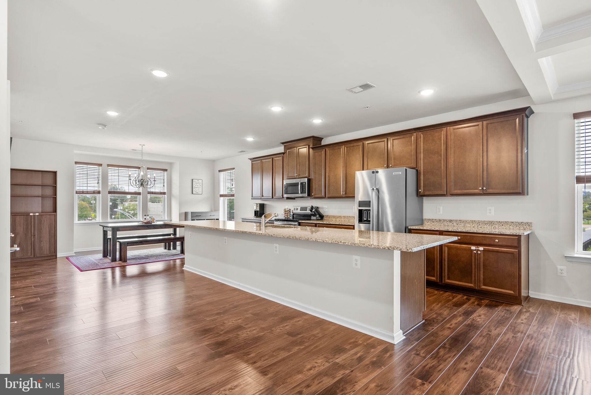 METRO POINTE - Residential