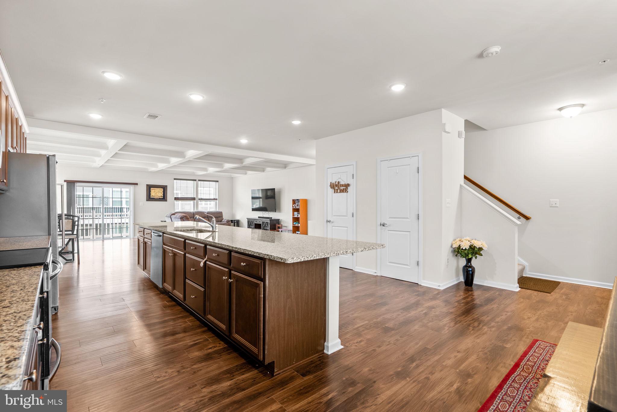 METRO POINTE - Residential