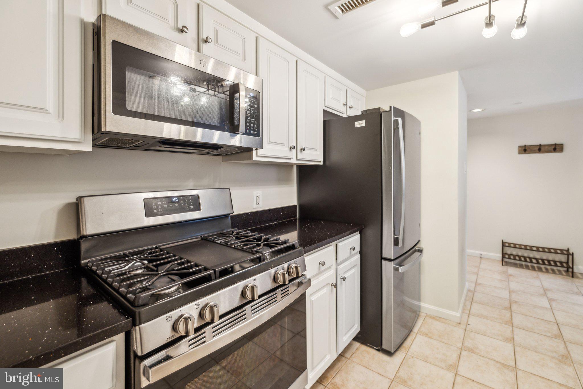 GALLERY AT WHITE FLINT - Residential Lease