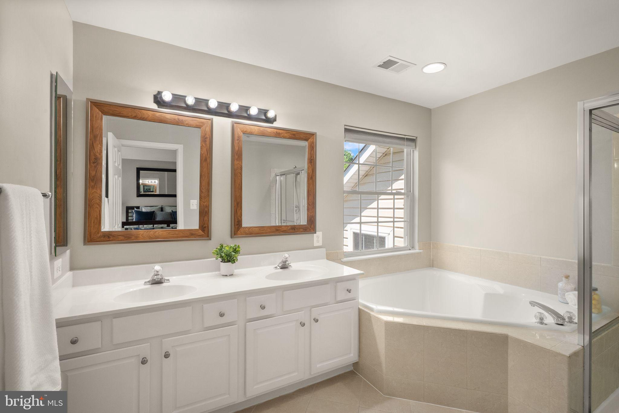 VICTORY LAKES - Residential
