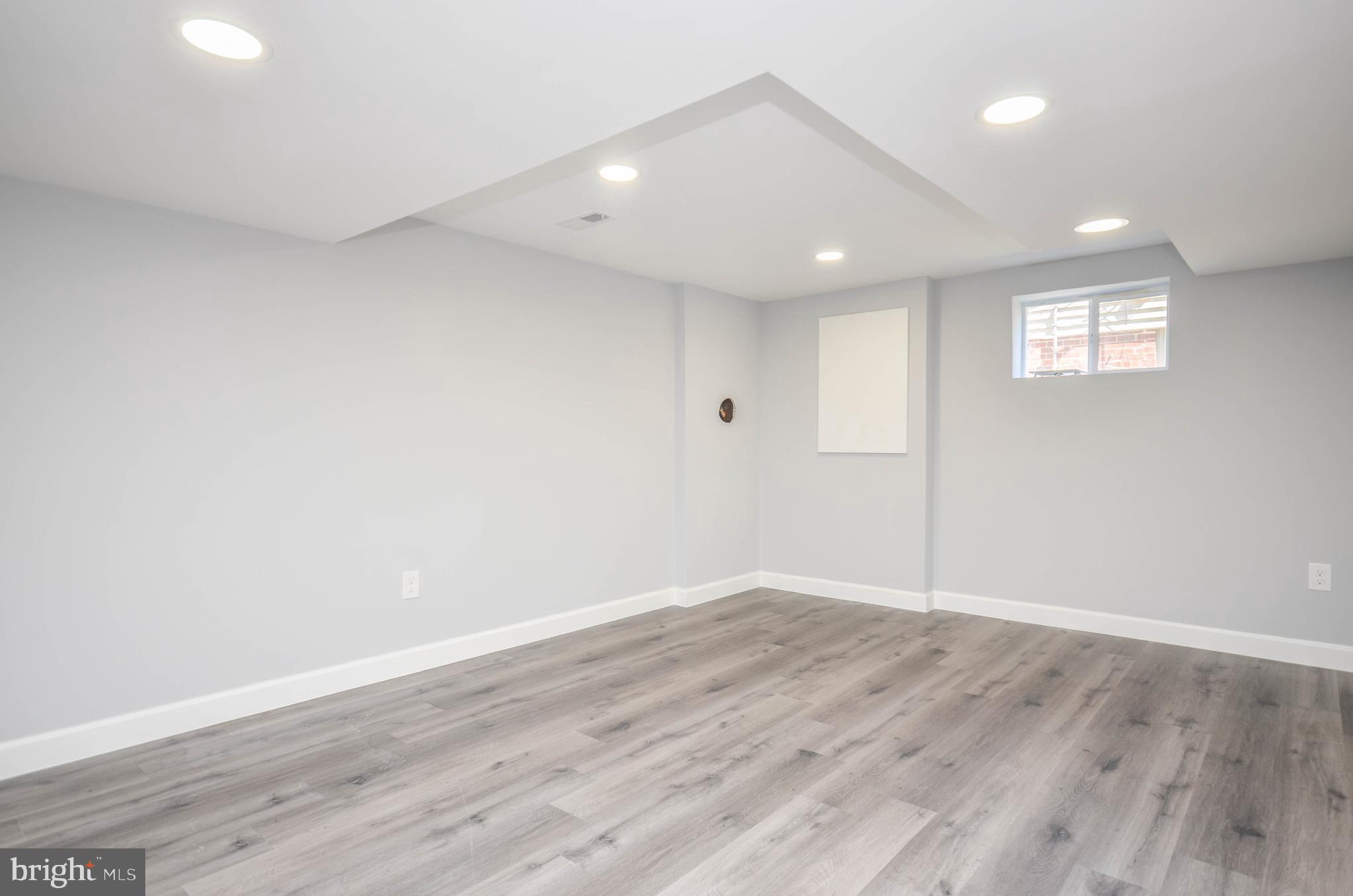 ADELPHI KNOLLS - Residential