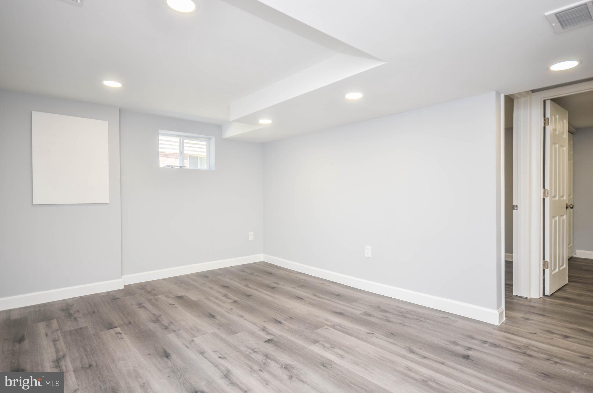 ADELPHI KNOLLS - Residential