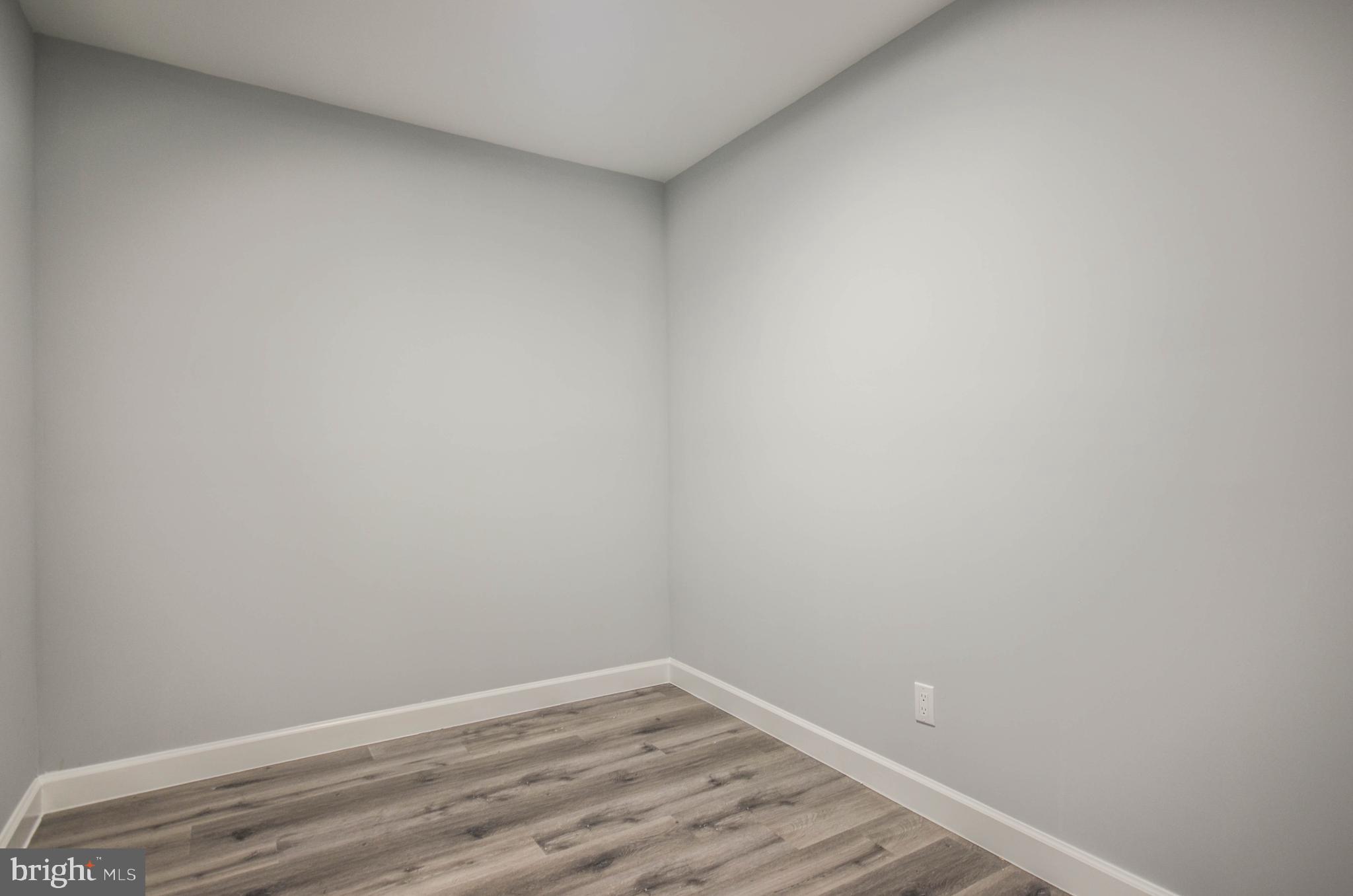 ADELPHI KNOLLS - Residential