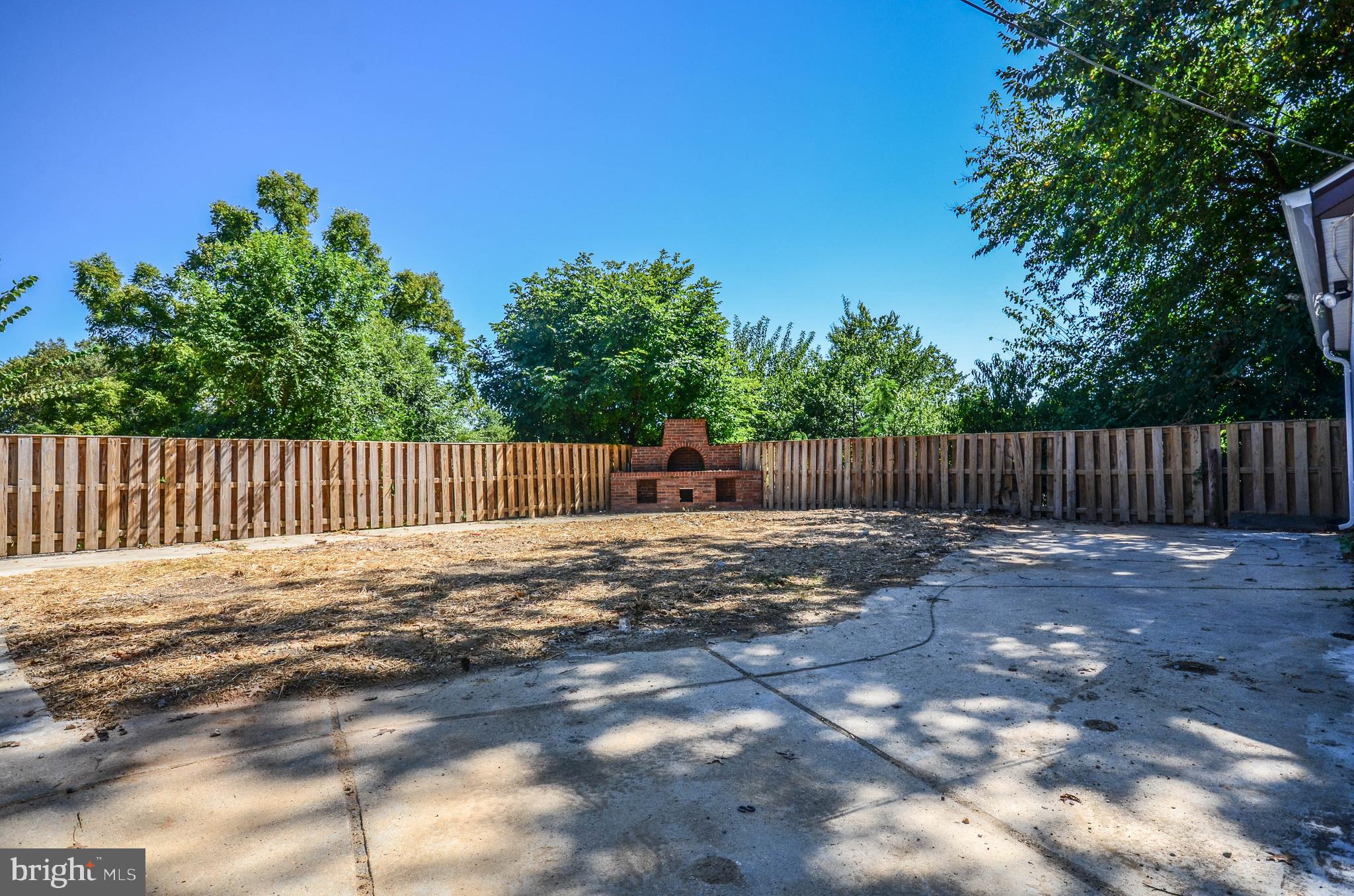 ADELPHI KNOLLS - Residential