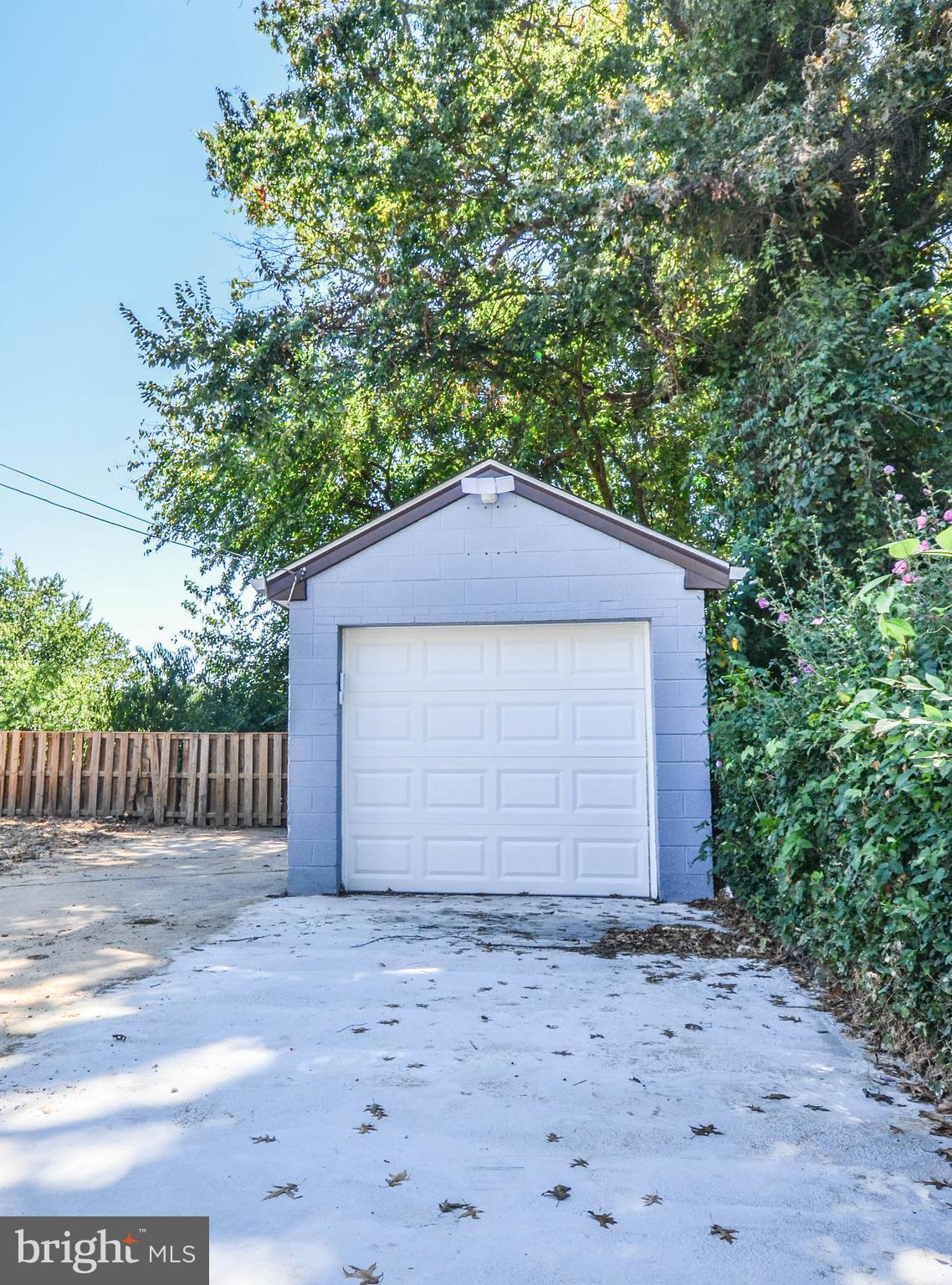 ADELPHI KNOLLS - Residential