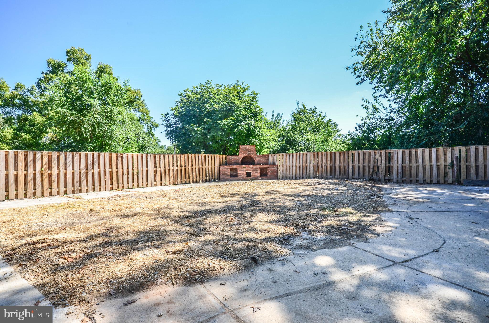 ADELPHI KNOLLS - Residential