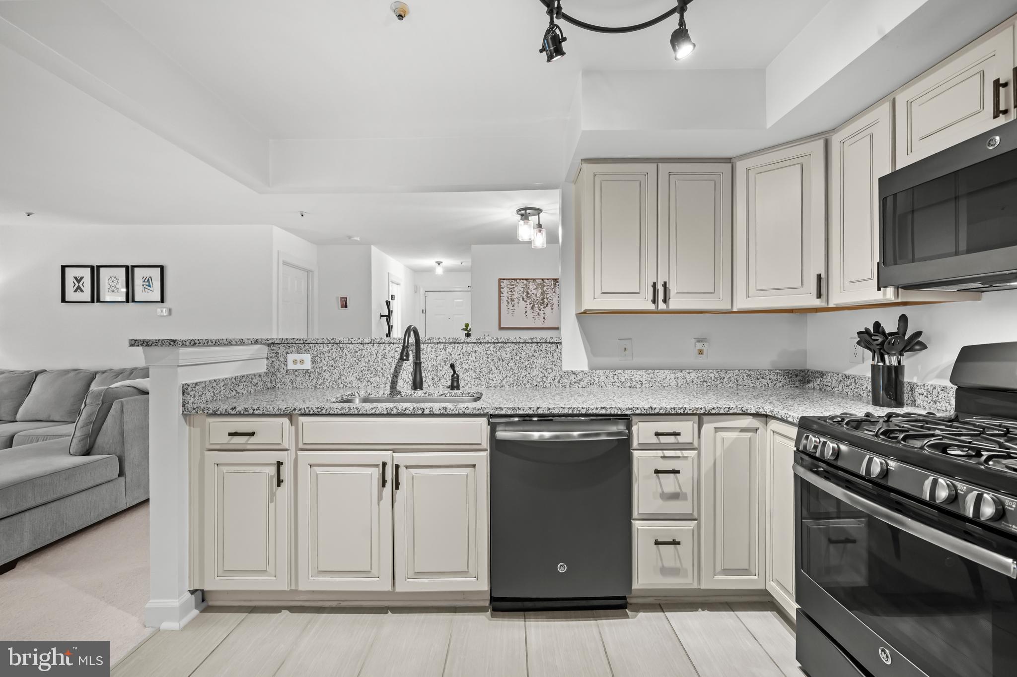 FAIRFIELD HOUSE - Residential