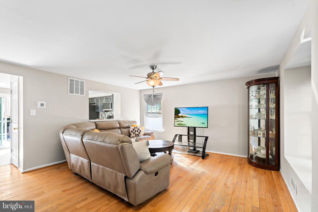 Photo of 6078 Rock Glen Drive, ELKRIDGE, MD 21075 (MLS # MDHW2061108)