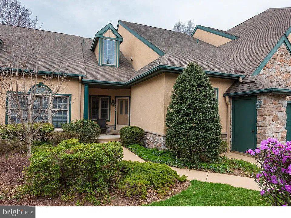 1290 ROBYNWOOD LANE 1290