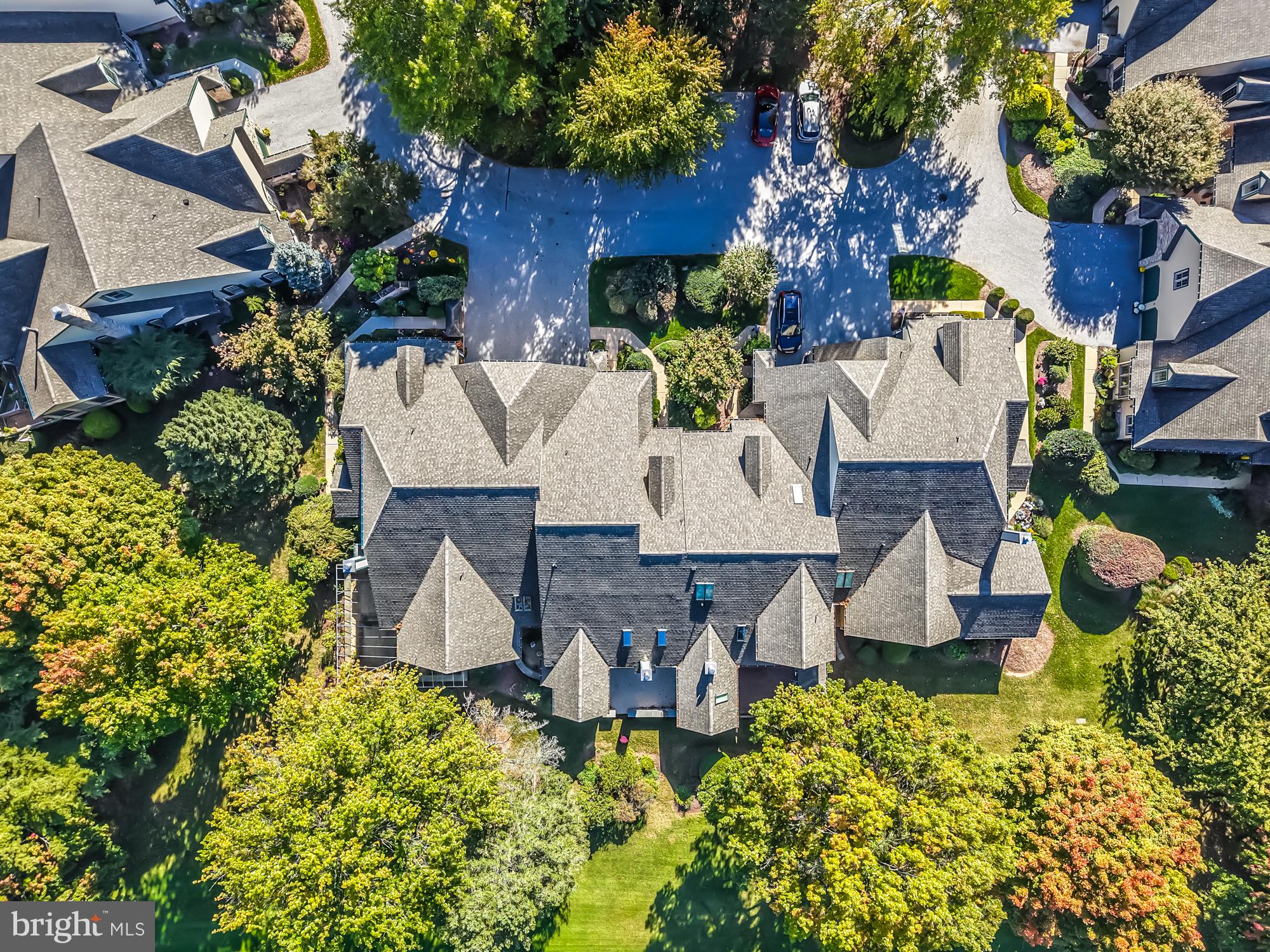 1290 ROBYNWOOD LANE 1290