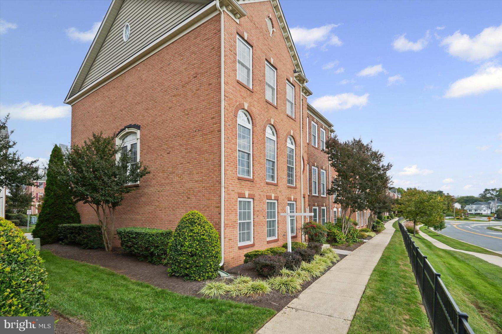 5011 CAMEO TERRACE 5011