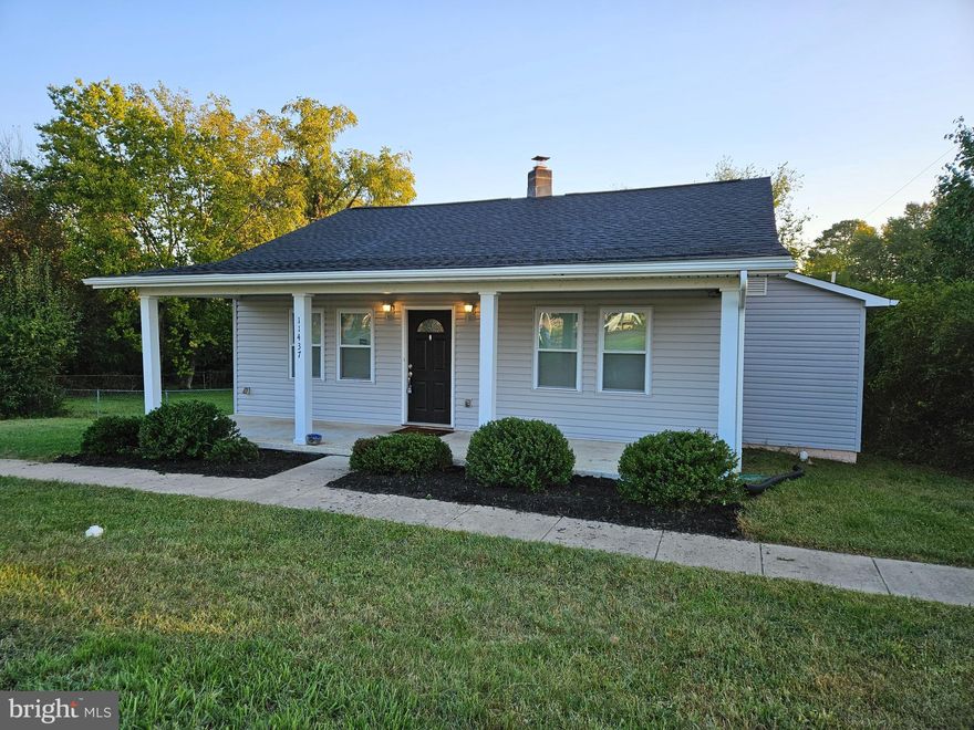 Renovated in 2017, great floor plan, large deck, fenced yard. Tremendous location near schools, shopping, downtown, and commuter lot/VRE, and I-95. Plenty of on site parking.