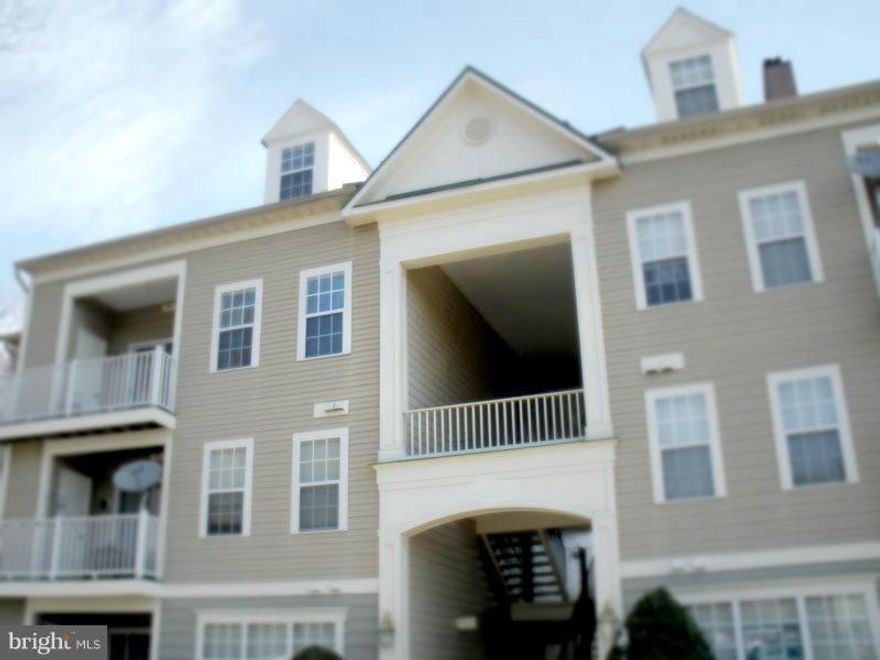 Top floor 2 level condo with large loft! Gas Fireplace in Living Room, Balcony! HUGE Closets. Very Easy Access to 95, shops, mall. All new carpet and freshly painted. One dog 20ibs or less allowed with $25 per mo pet rent. No pet deposit. 8-18 month lease. Non-smoking home. Ready Dec 1, possibly sooner.