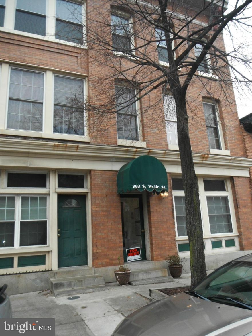 SPACIOUS 2 BEDROOM 2 BATH CONDO IN HEART OF FELLS POINT. WASHER/DRYER FIREPLACE.FULLY EQUIPED KITCHEN AND PARKING