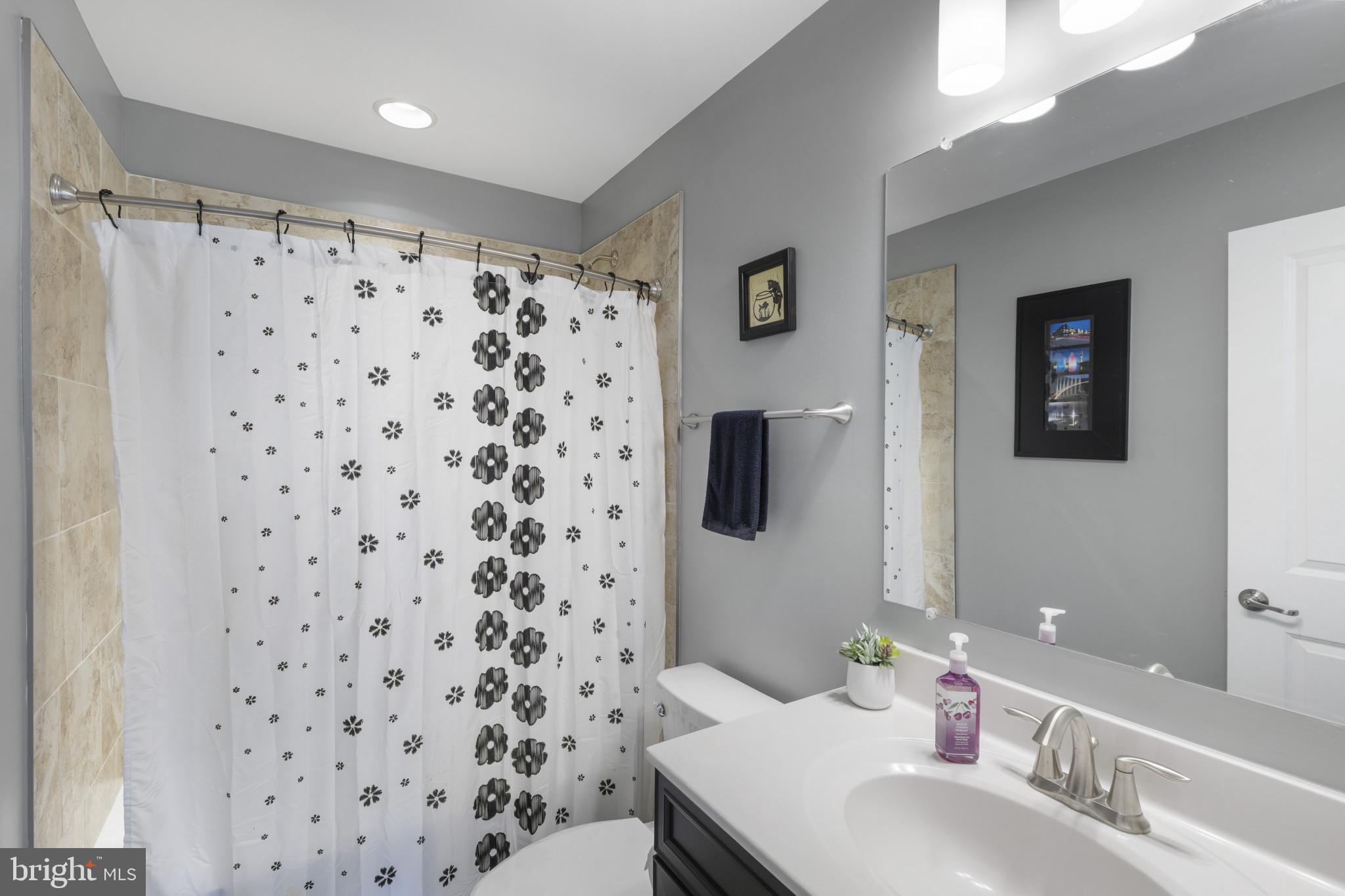 OXFORD SQUARE - Residential