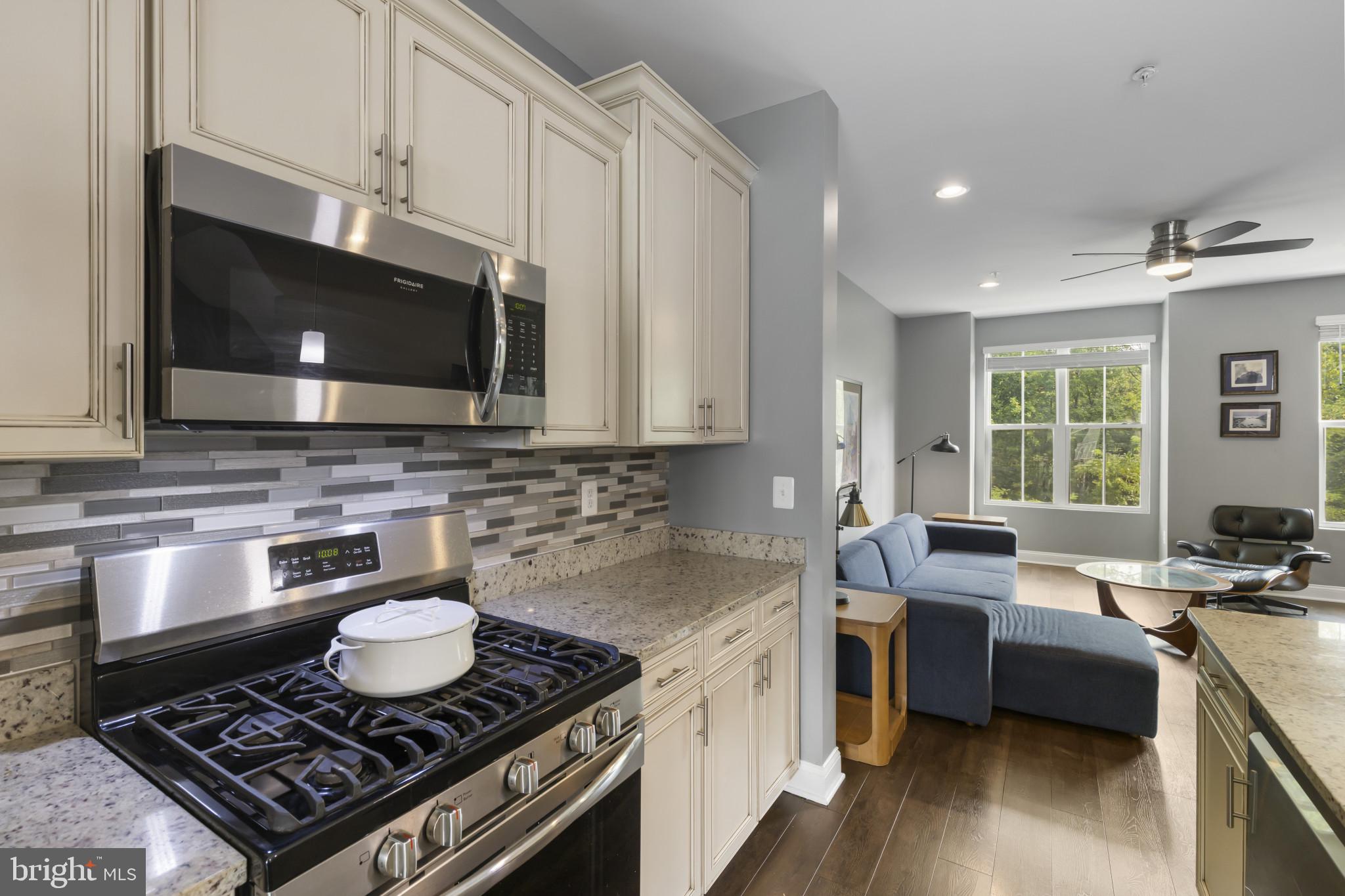 OXFORD SQUARE - Residential