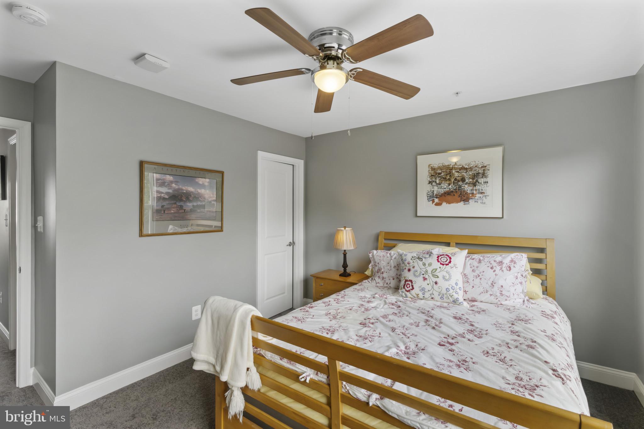 OXFORD SQUARE - Residential