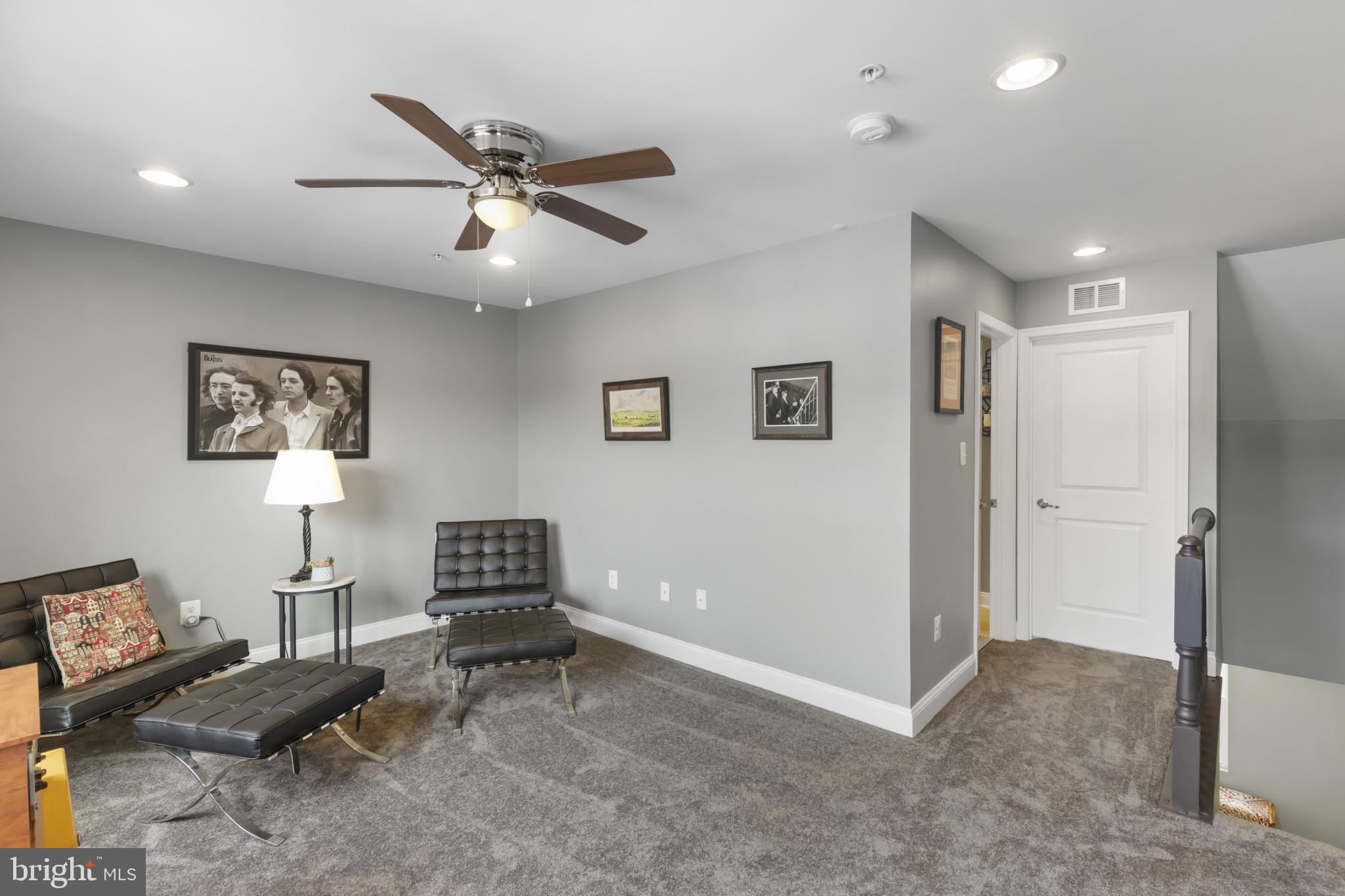 OXFORD SQUARE - Residential