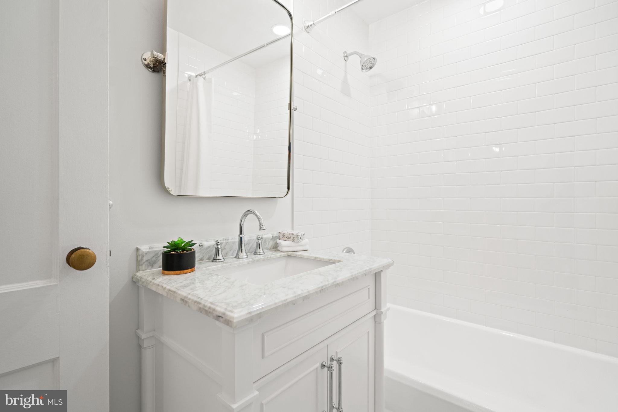 GREENWICH FOREST - Residential