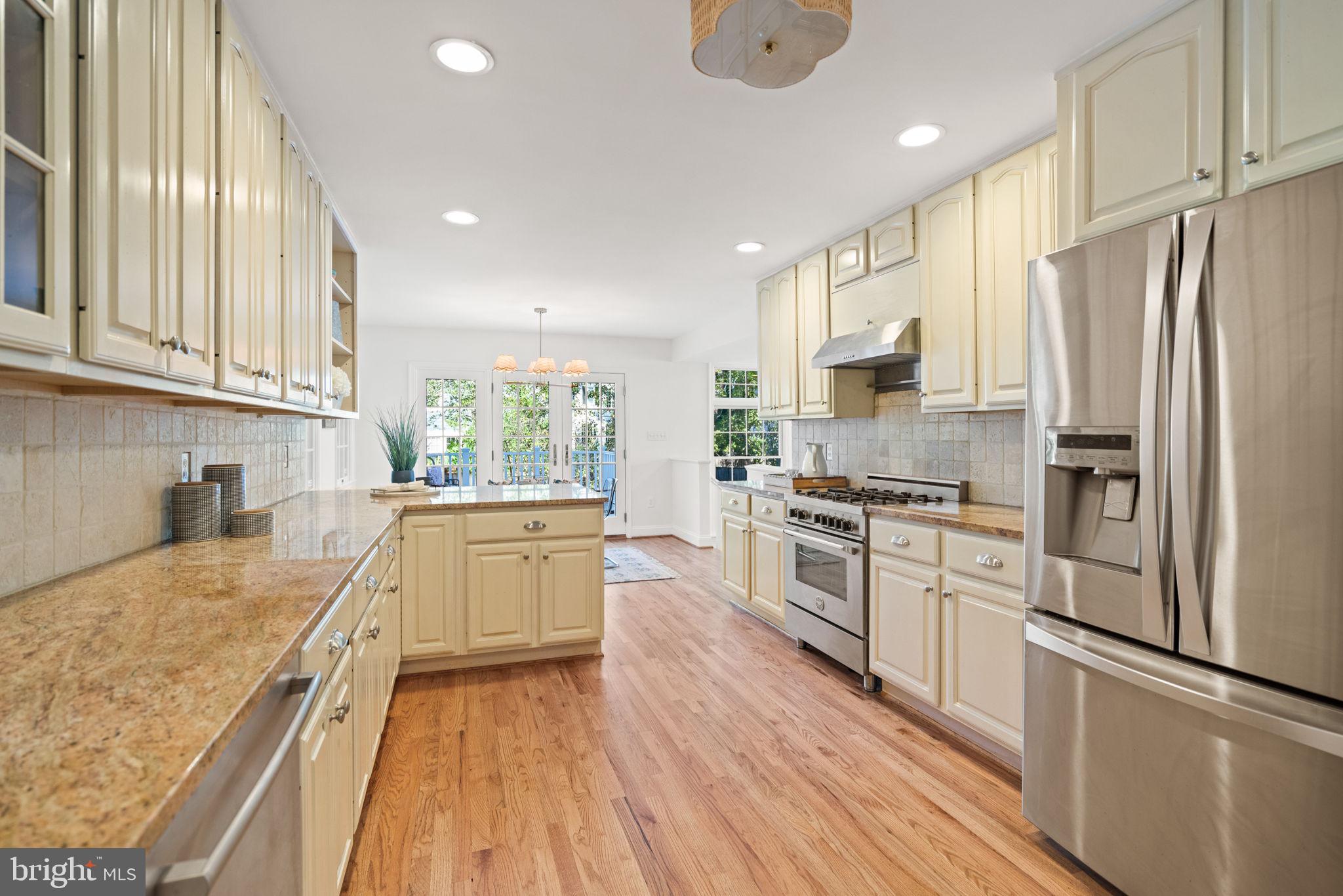 GREENWICH FOREST - Residential