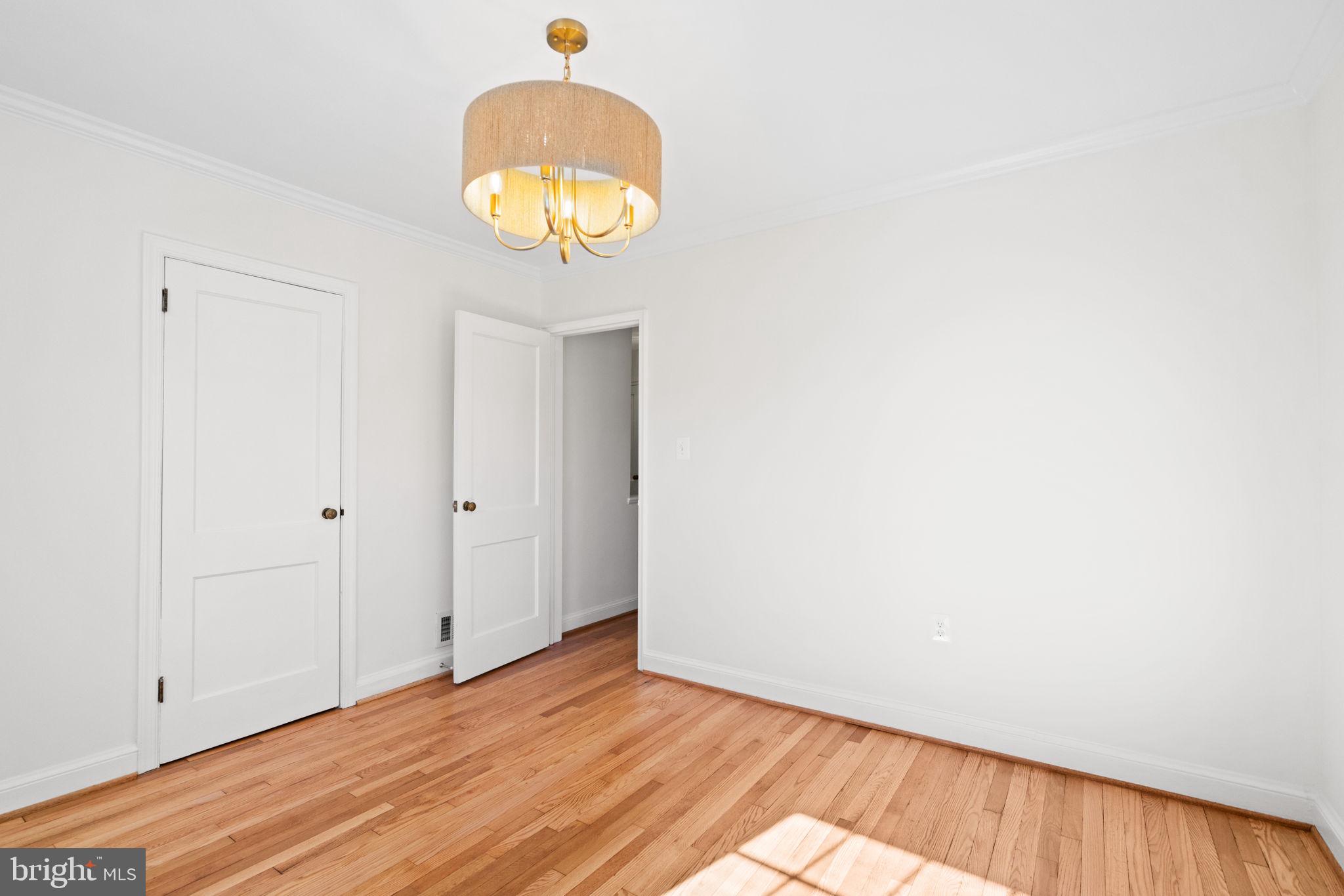 GREENWICH FOREST - Residential