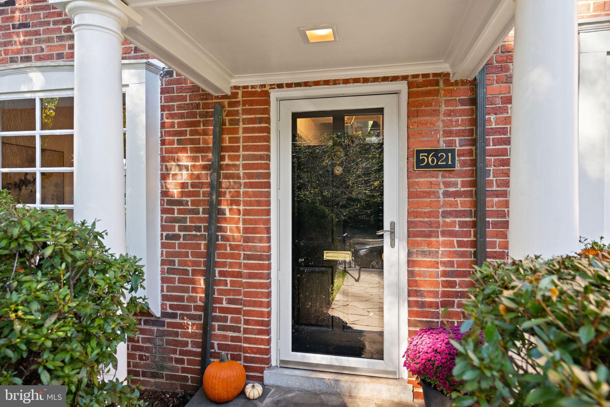 GREENWICH FOREST - Residential