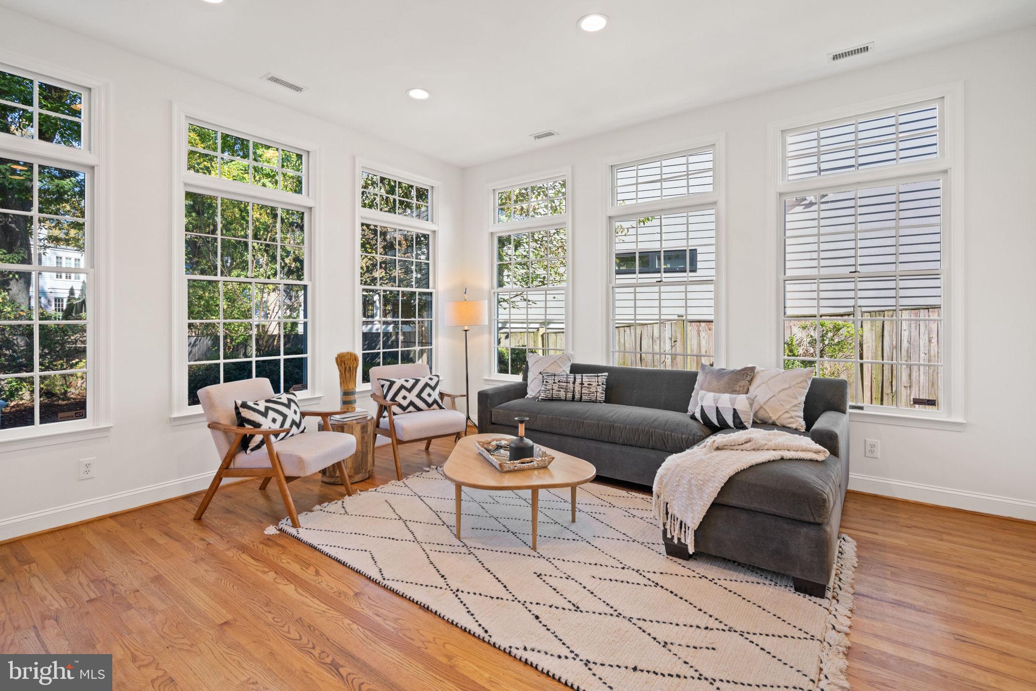 GREENWICH FOREST - Residential