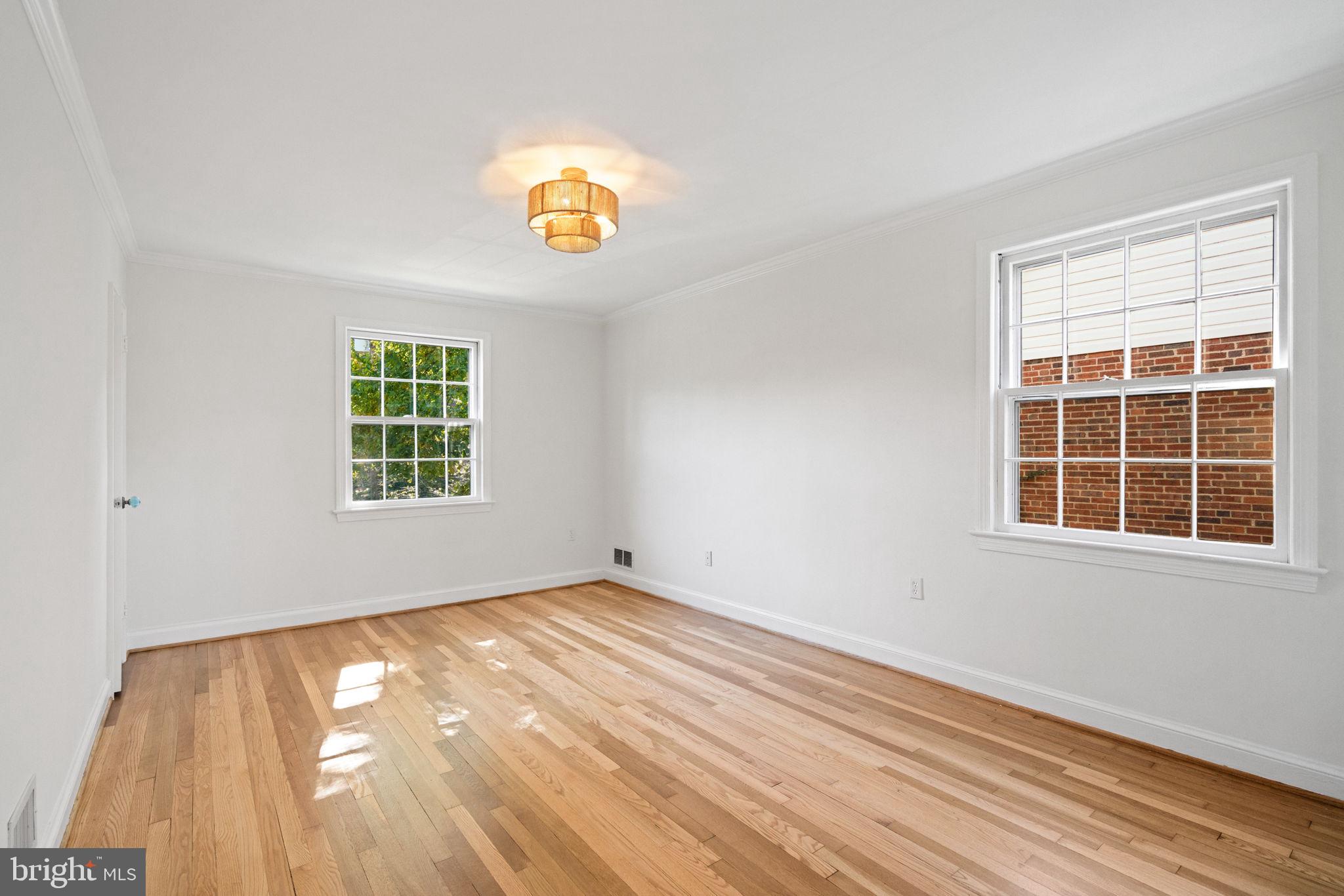 GREENWICH FOREST - Residential