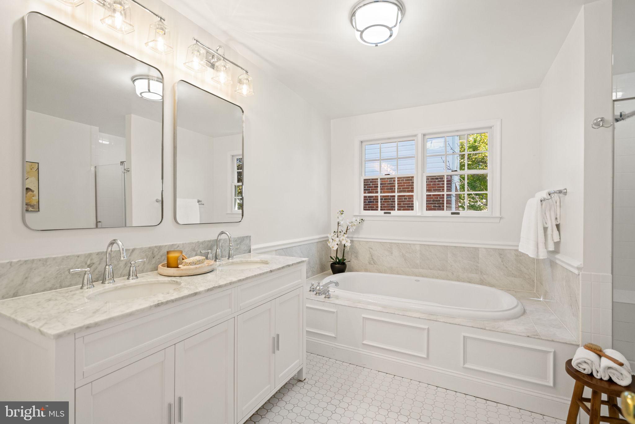 GREENWICH FOREST - Residential