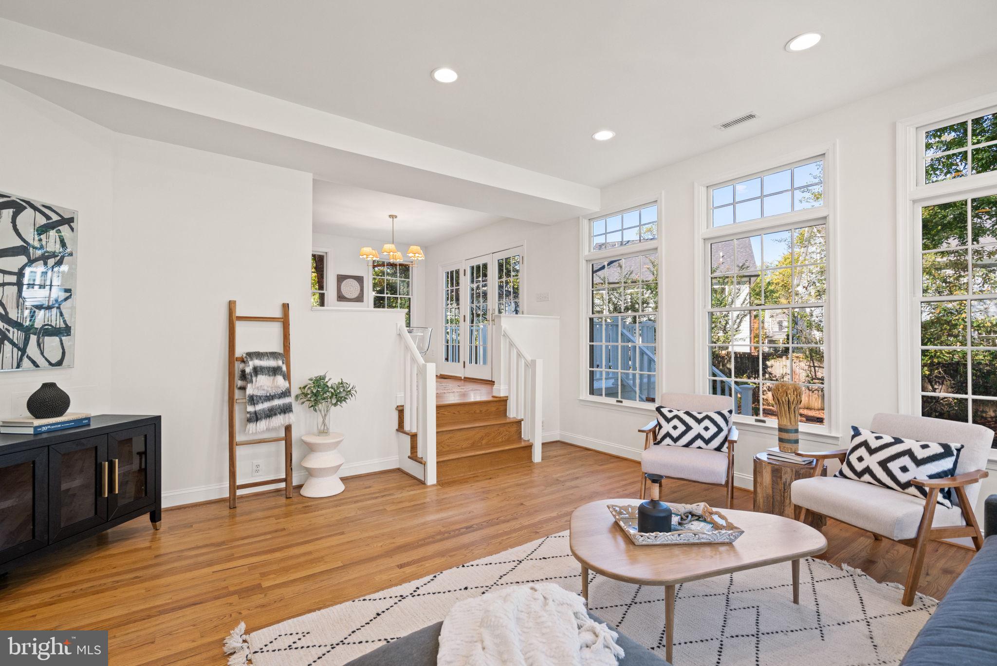 GREENWICH FOREST - Residential