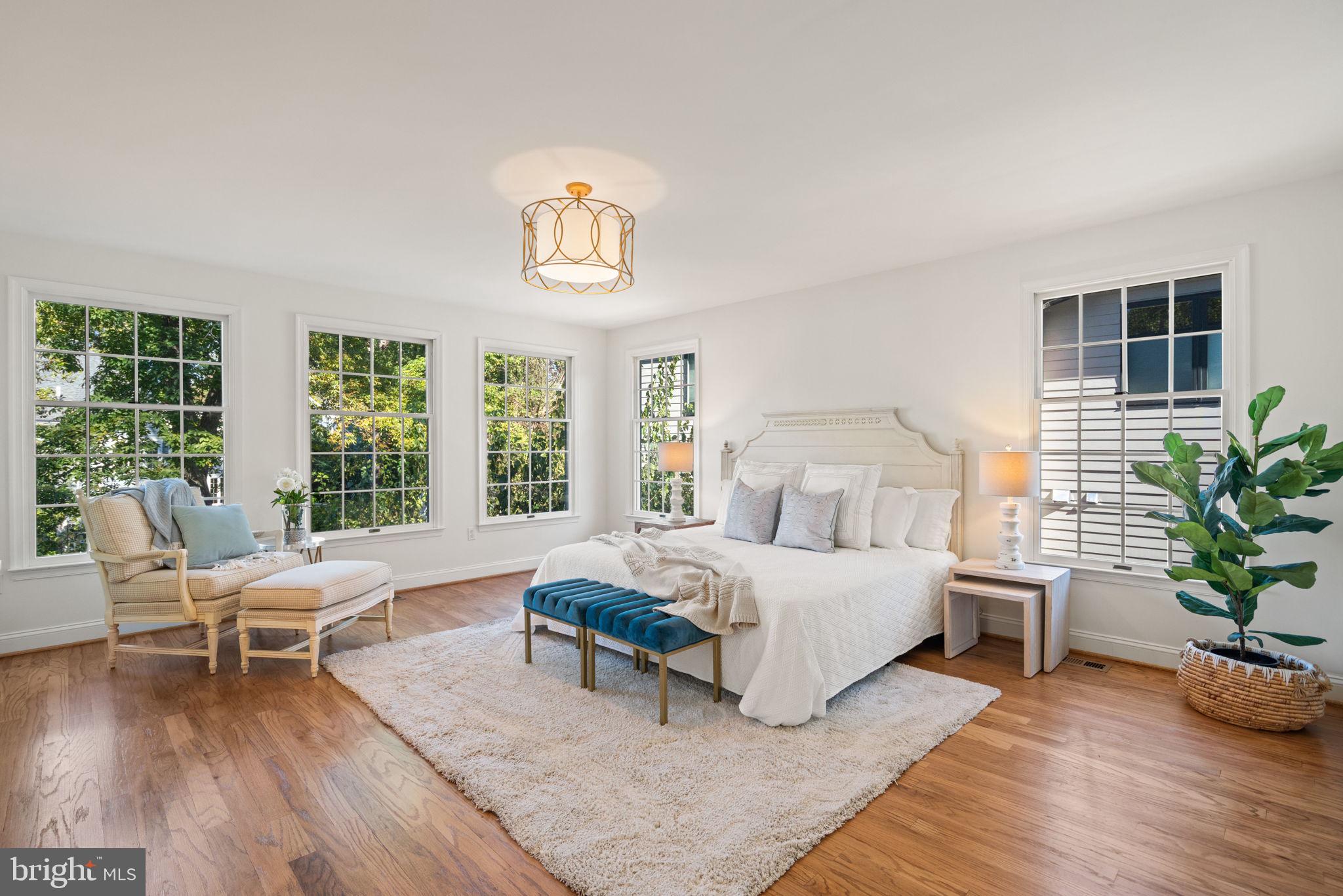 GREENWICH FOREST - Residential