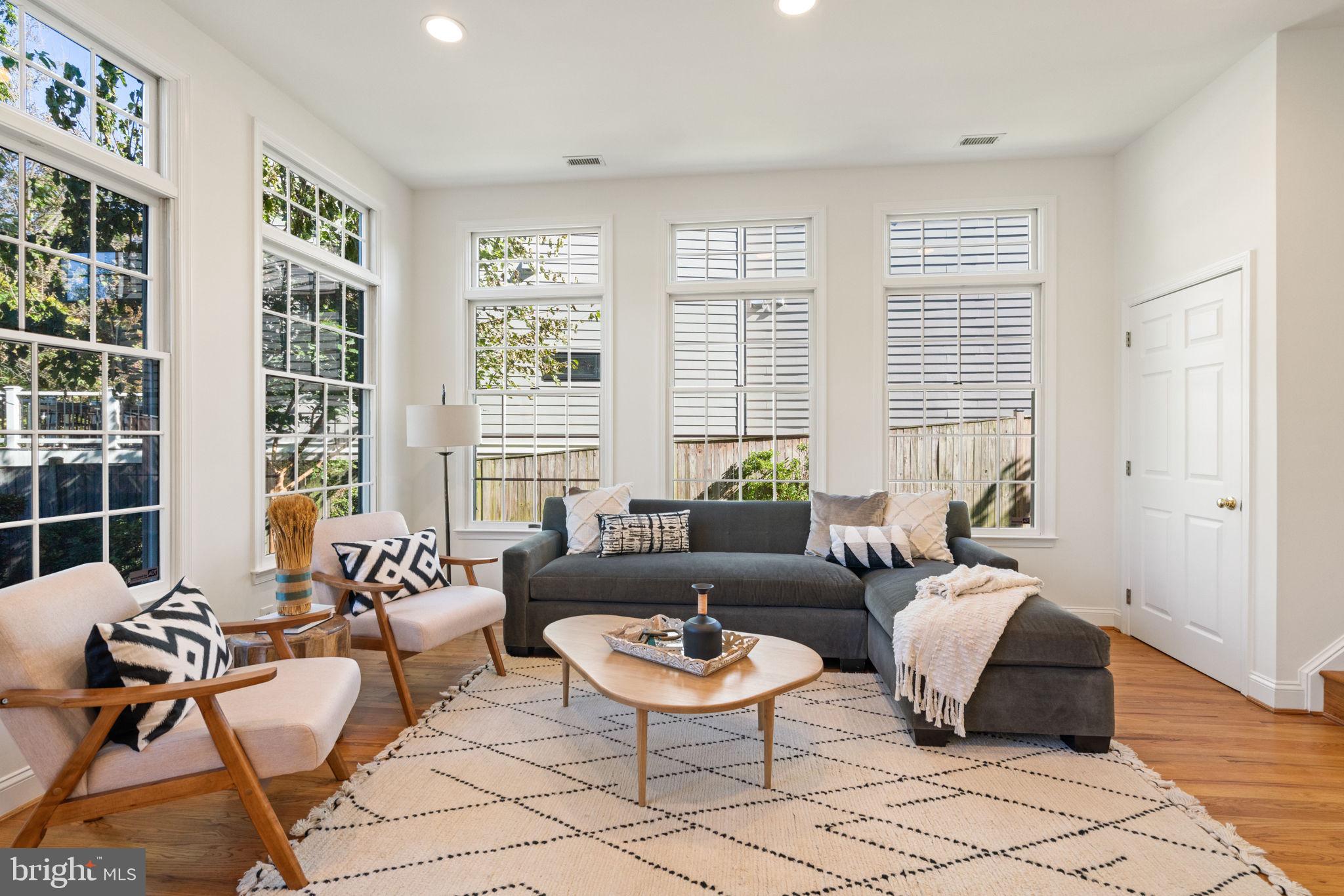 GREENWICH FOREST - Residential