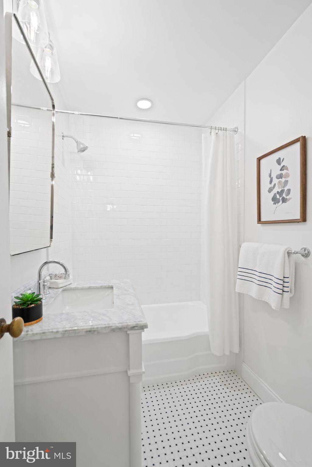 GREENWICH FOREST - Residential