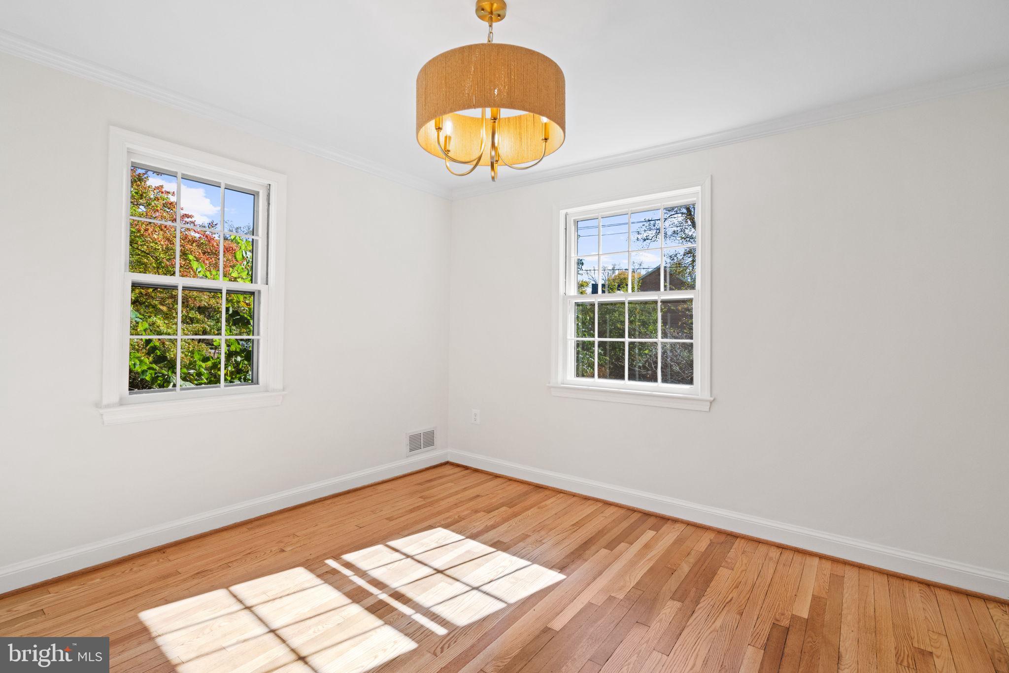 GREENWICH FOREST - Residential