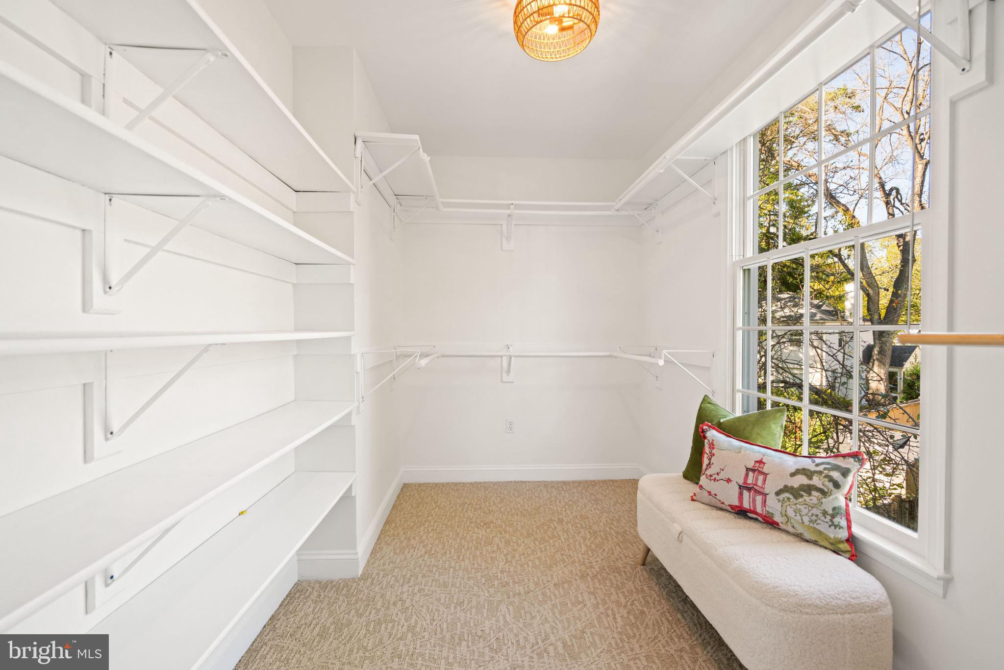 GREENWICH FOREST - Residential