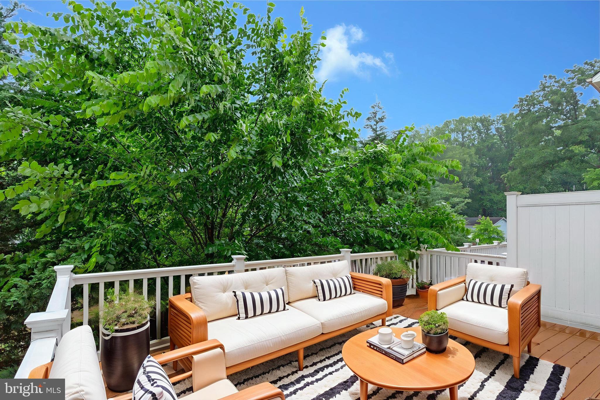 2526 HYACINTH LANE