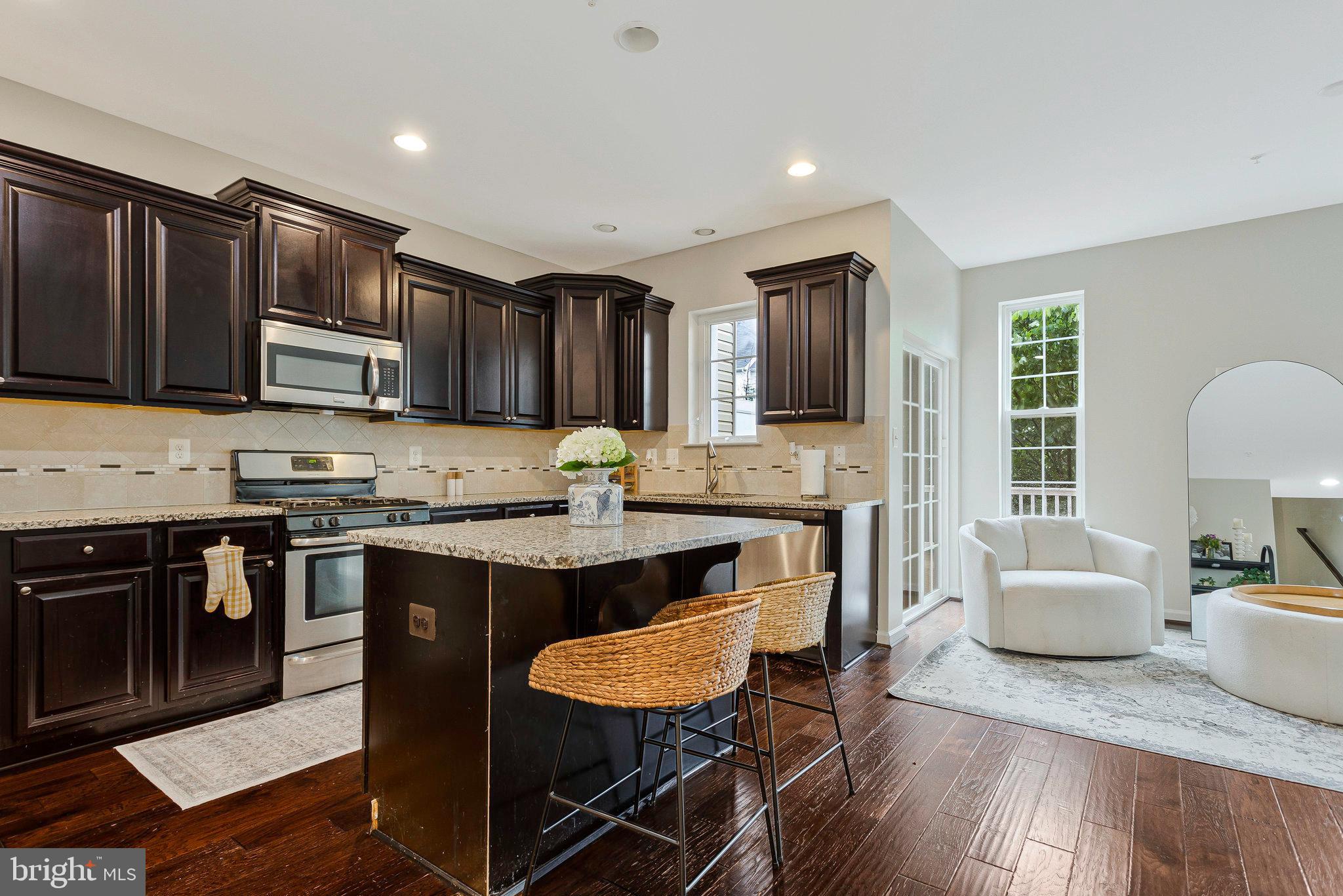 2526 HYACINTH LANE