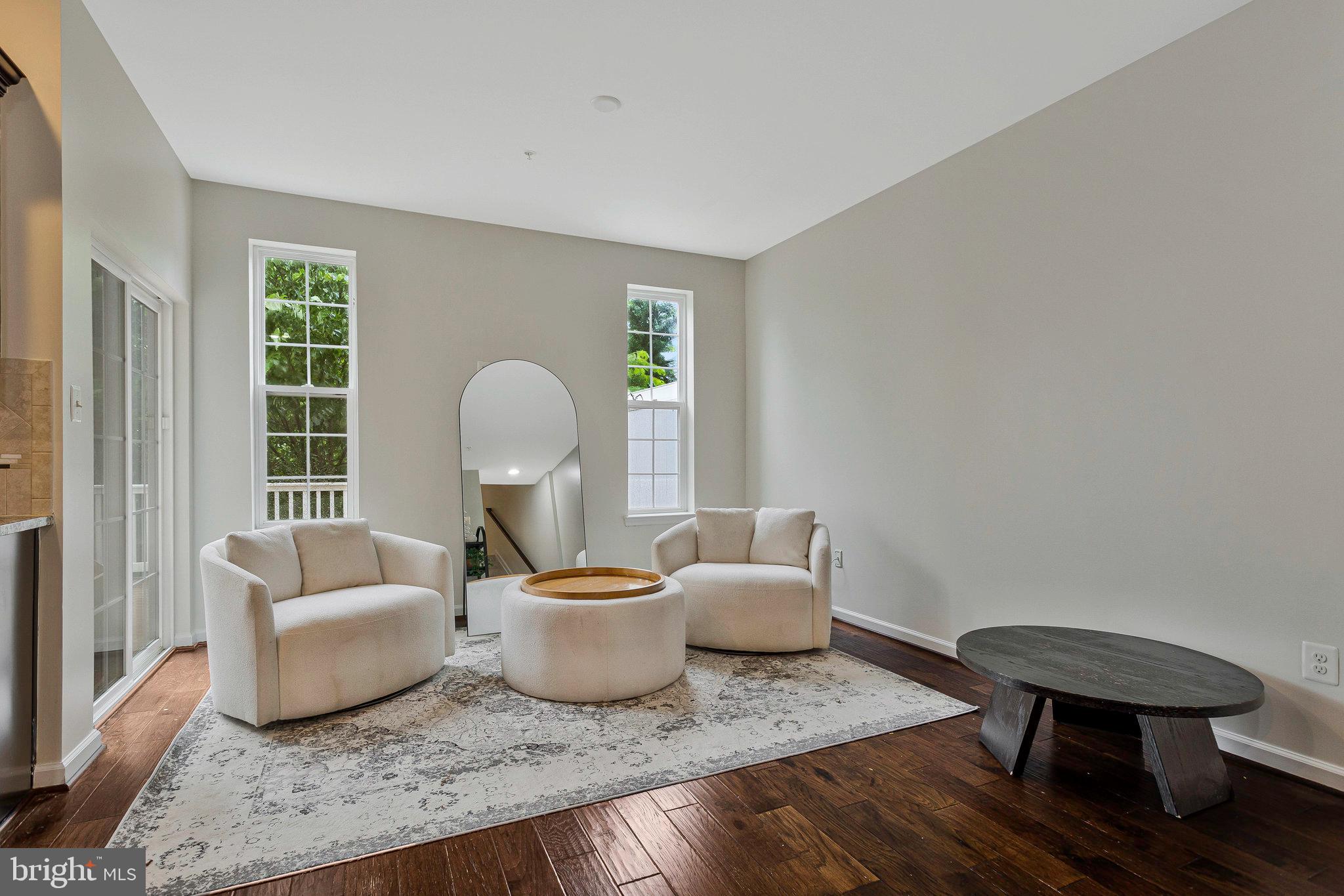 2526 HYACINTH LANE