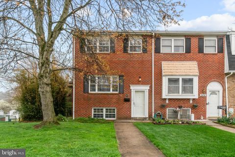 Townhouse For Sale - 957 Stormont Circle<br/> BALTIMORE, MD 21227