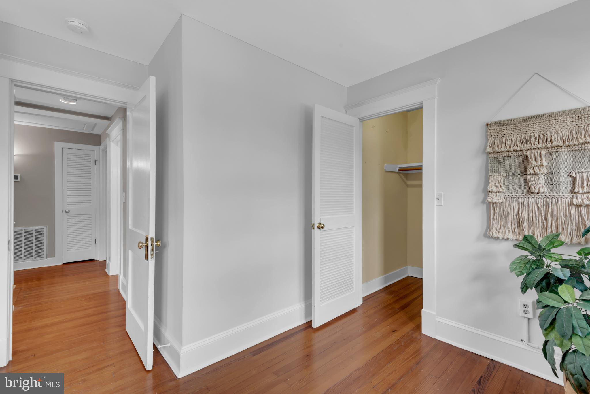 MURRAY HILL - Residential