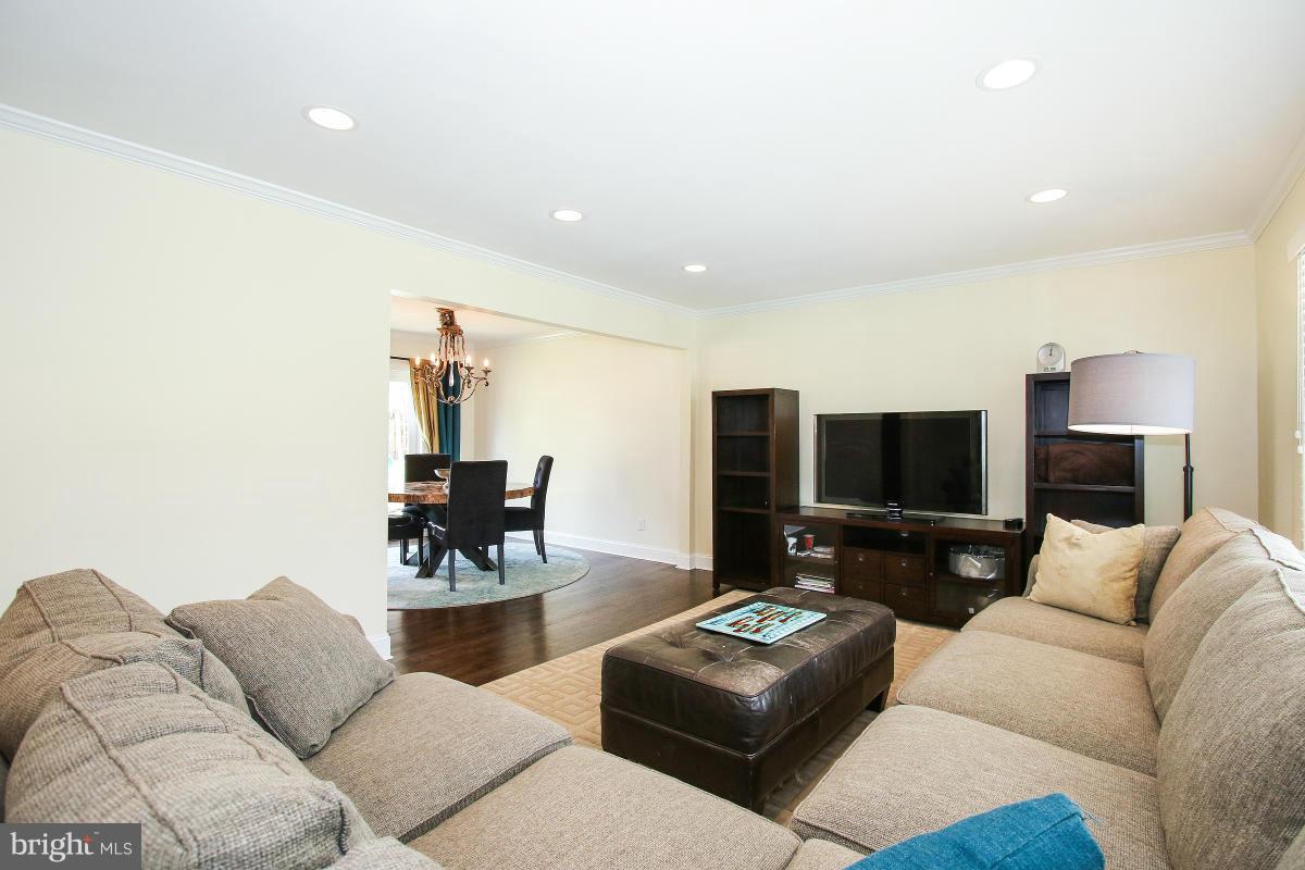 MANOR WOODS - Residential Lease