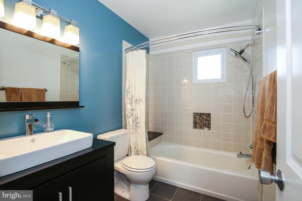 MANOR WOODS - Residential Lease