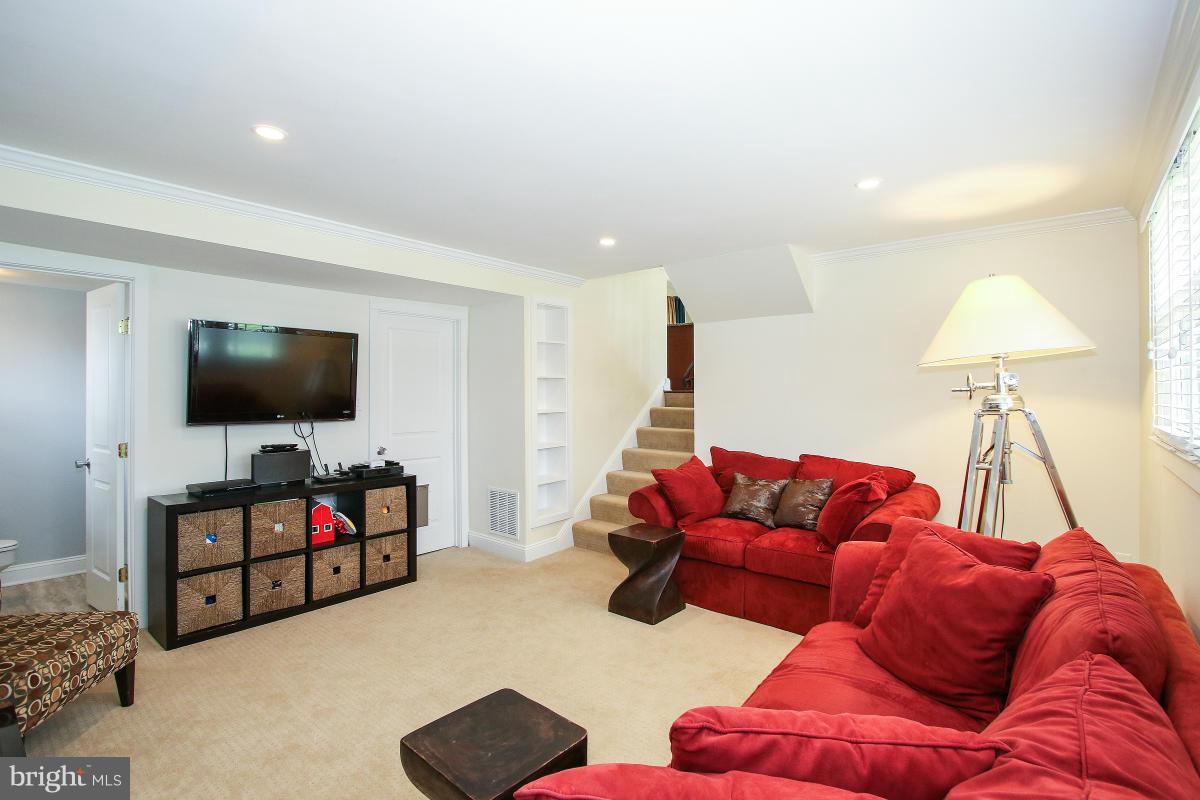 MANOR WOODS - Residential Lease