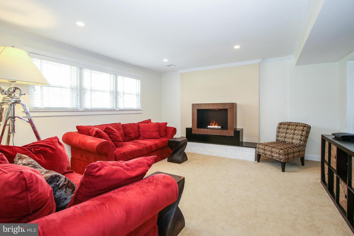 MANOR WOODS - Residential Lease