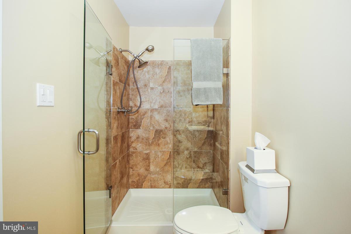 MANOR WOODS - Residential Lease