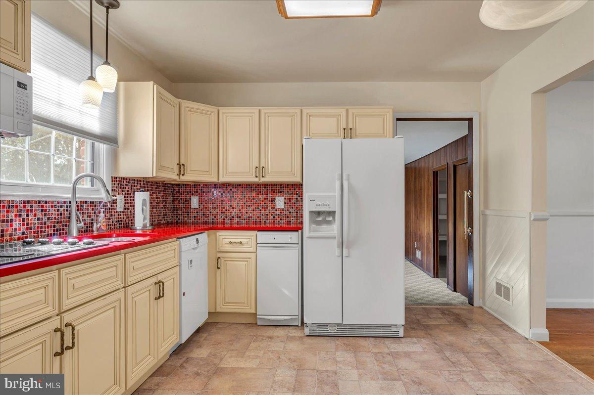 GRAYLYN CREST - Residential