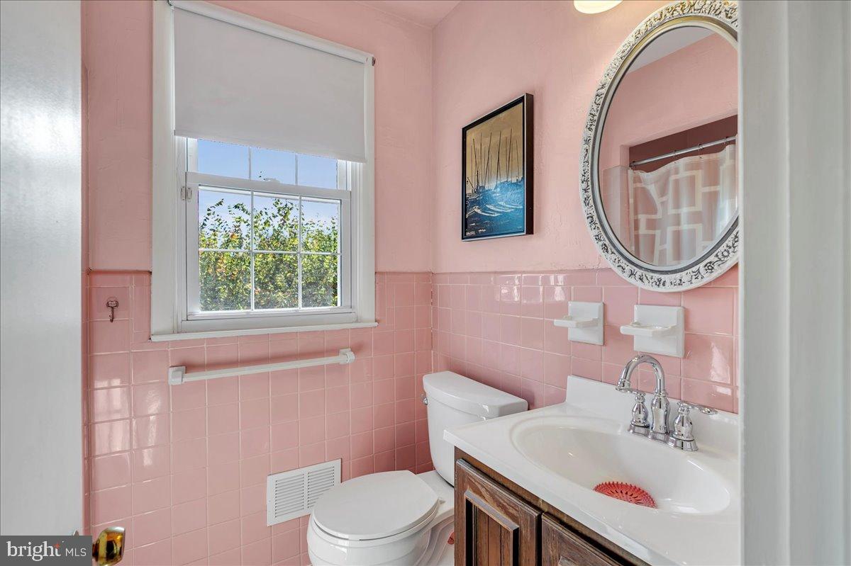 GRAYLYN CREST - Residential