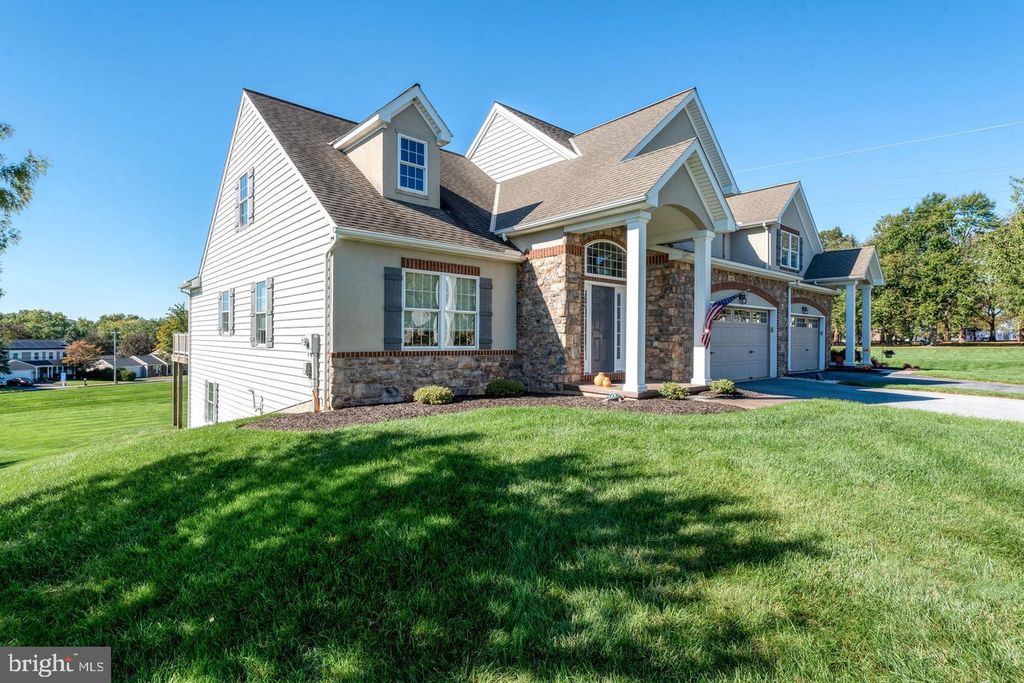 Photo of 101 Baneberry Ln, LITITZ, PA 17543 (MLS # PALA2083510)